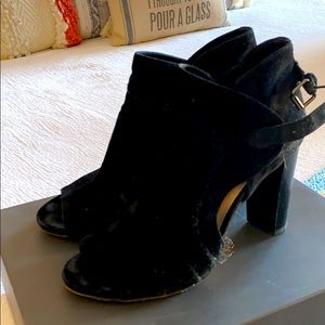 Vince camuto heels- suede and sexy